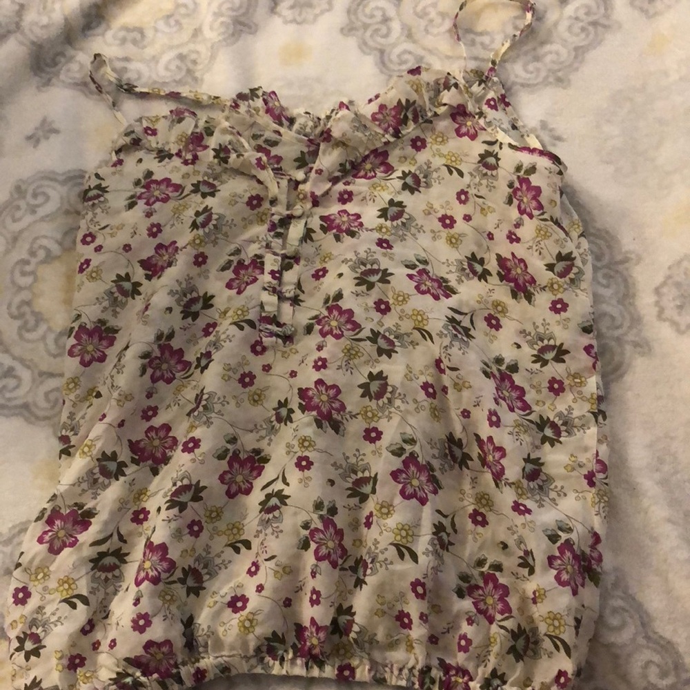 Floral tank with ruffle and buttons-never warn